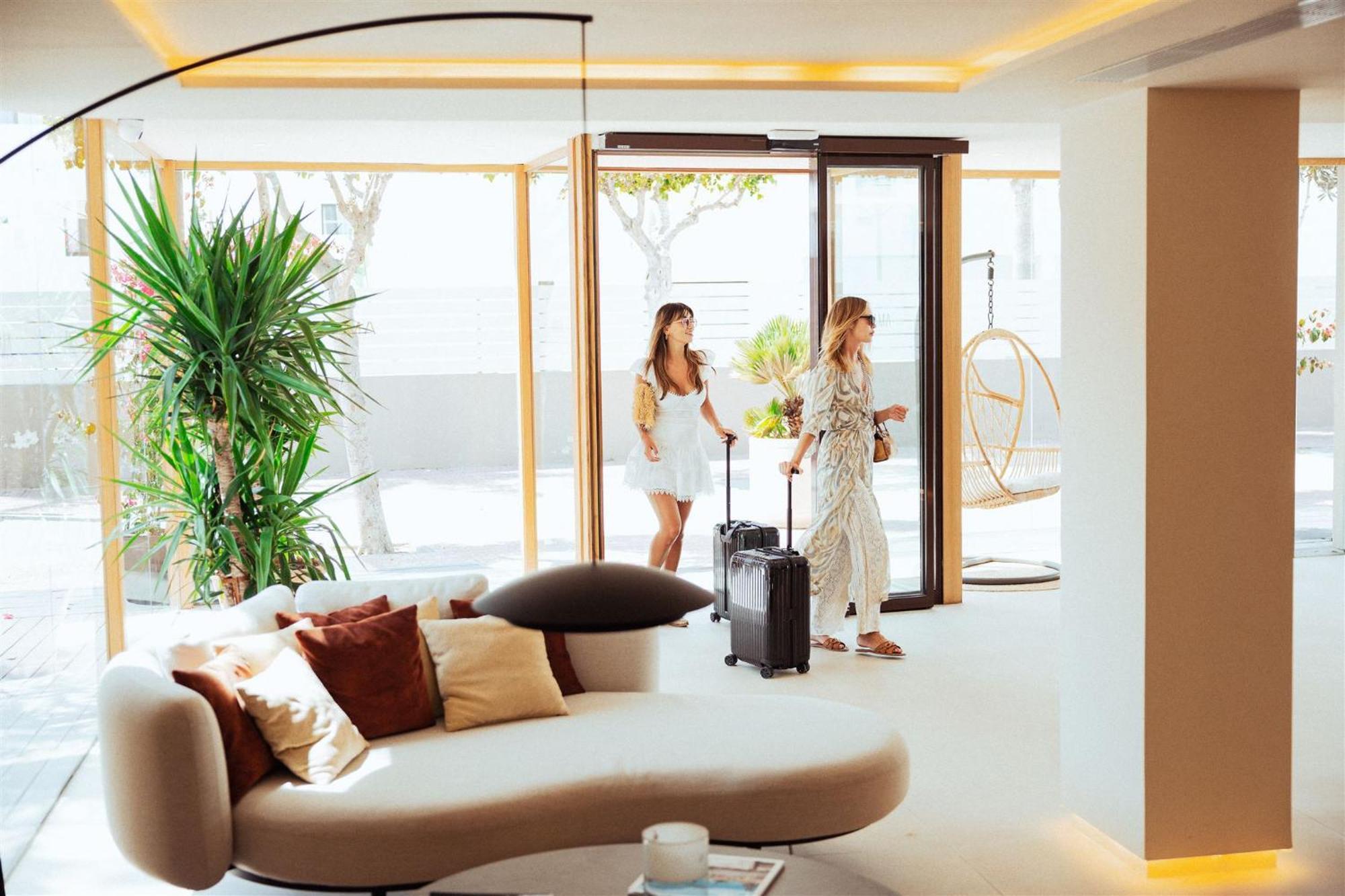 Ama Ibiza (Adults Only) Hotel Playa d'en Bossa Bagian luar foto